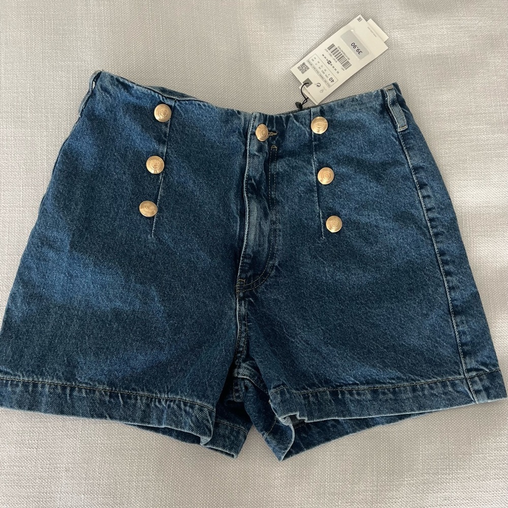 Zara Jean shorts with gold details. Never worn!